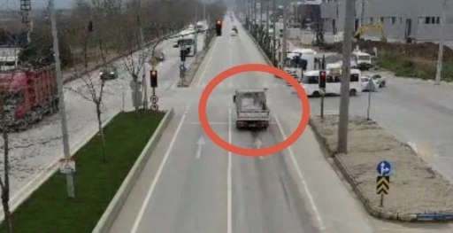 Bursa&rsquo;da kırmızı ışık ihlali yapan ara&ccedil;lar dron ile b&ouml;yle tespit edildi
