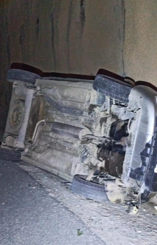 Bursa’da kontrolden çıkan otomobil devrildi
