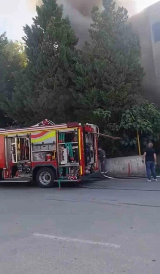 Bursa&rsquo;da korkutan fabrika yangını
