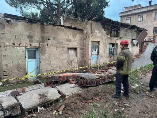 Bursa&rsquo;da lodos can aldı. Lodosta yıkılan duvarın altında kalan gen&ccedil; hayatını kaybetti
