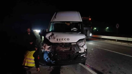 Bursa’da minibüs otomobille çarpıştı: 1 yaralı
