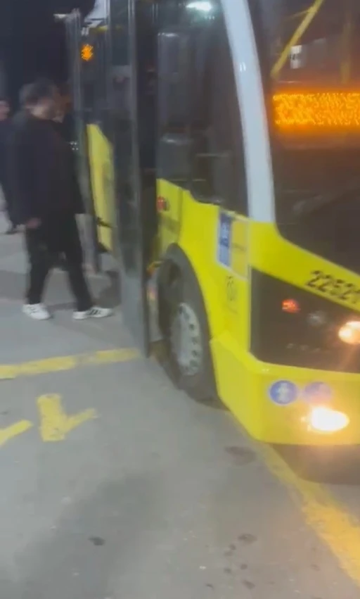 Bursa&rsquo;da minib&uuml;ste kalp krizi: Şof&ouml;r hastaneye ulaştırdı
