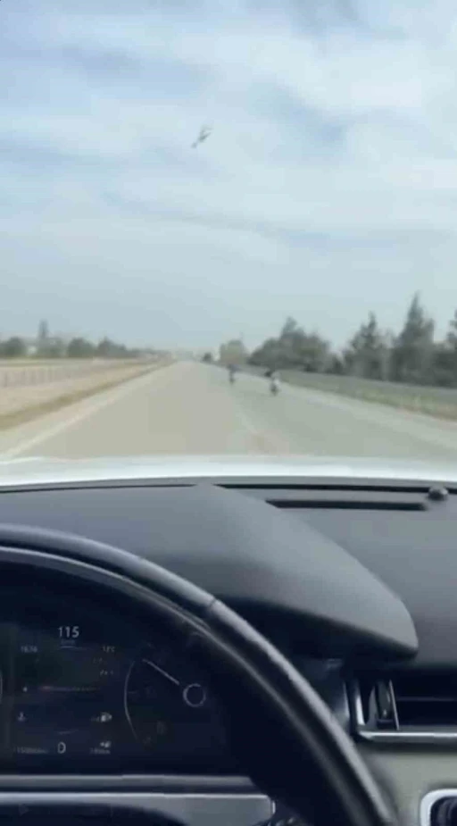 Bursa&rsquo;da motor &uuml;st&uuml;nde yatarak tehlikeli yolculuk
