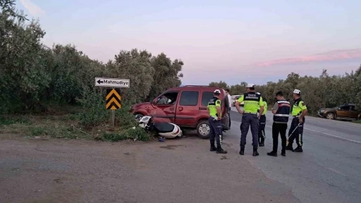 Bursa&rsquo;da motosiklet ile hafif ticari ara&ccedil; &ccedil;arpıştı: 2 yaralı

