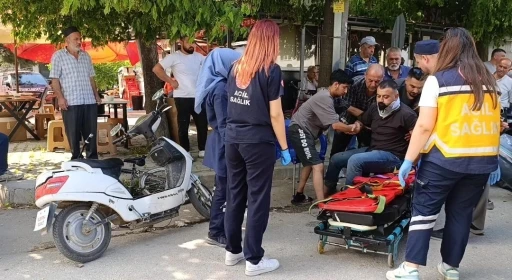 Bursa&rsquo;da motosiklet otomobille &ccedil;arpıştı: 1 yaralı
