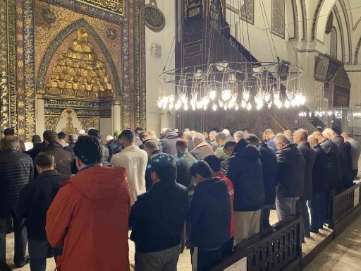 Bursa&rsquo;da Muhsin Yazıcıoğlu i&ccedil;in Ulucami&rsquo;de mevlid okutuldu, helva ikram edildi
