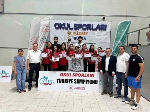 Bursa&rsquo;da ortaokul &ouml;ğrencilerinden T&uuml;rkiye şampiyonluğu
