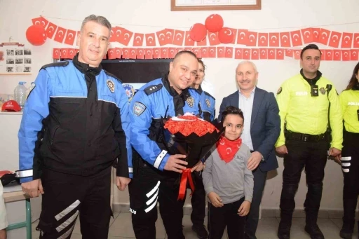 Bursa&rsquo;da polislerden ilkokul &ouml;ğrencilerine g&uuml;venlik eğitimi

