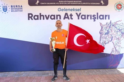 Bursa&rsquo;da Rahvan At Yarışları nefes kesti
