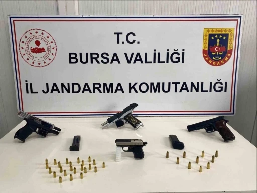 Bursa&rsquo;da ruhsatsız silahlar ele ge&ccedil;irildi
