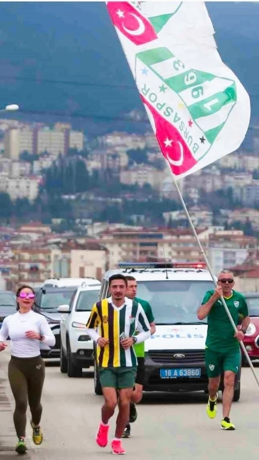 Bursa&rsquo;da Sevgililer G&uuml;n&uuml;&rsquo;nde şampiyonluk sloganıyla koşu d&uuml;zenlendi
