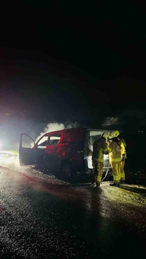 Bursa’da seyir halindeki araç alevlere teslim oldu
