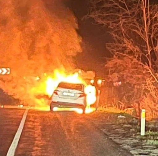 Bursa&rsquo;da seyir halindeki otomobil alev alev yandı

