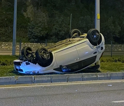Bursa’da takla atan otomobildeki 2 kişi yaralandı

