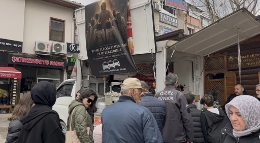 Bursa&rsquo;da taksicilerden kahraman &ouml;ğretmen ve &ouml;ğrencilere vefa
