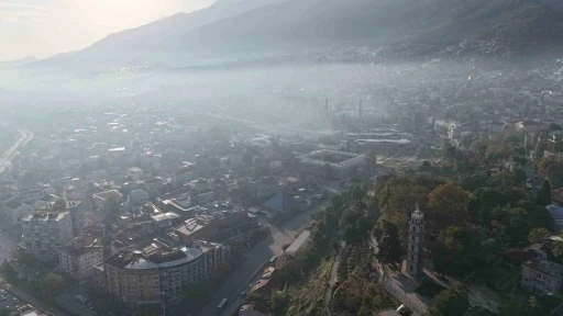 Bursa’da tarihi mekanlar, sisler arasından görüntülendi
