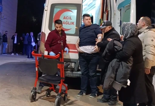 Bursa&rsquo;da tartışma bir anda kavgaya d&ouml;n&uuml;şt&uuml;: 2 yaralı
