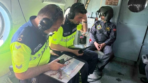 Bursa’da tatil trafiğine jandarmadan helikopterle denetim
