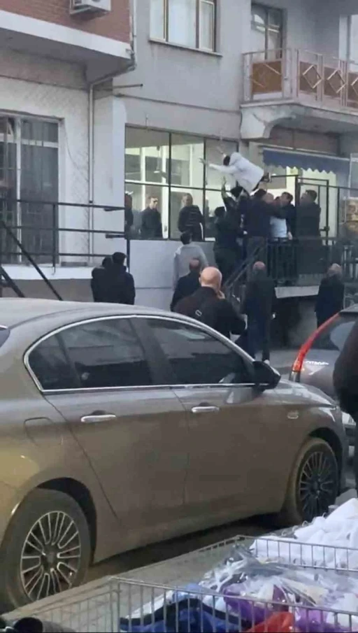 Bursa&rsquo;da tekmeli sopalı kavga
