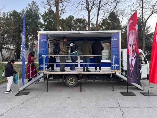 Bursa&rsquo;da &uuml;niversite &ouml;ğrencilerine sıcak &ccedil;orba
