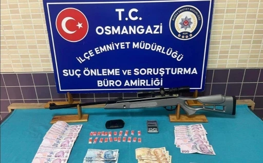 Bursa&rsquo;da uyuşturucu operasyonu: Zehir tacirleri ve aranan h&uuml;k&uuml;ml&uuml;ler yakalandı
