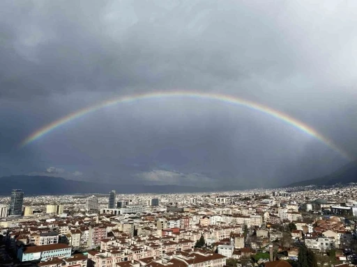 Bursa&rsquo;da yağmur sonrası g&ouml;kkuşağı ş&ouml;leni

