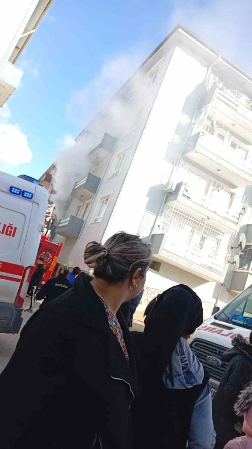 Bursa&rsquo;da yangın faciası...Yatalak adam alev kapanında kaldı
