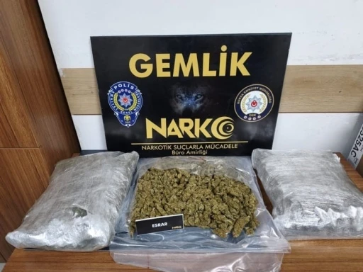 Bursa&rsquo;da zehir tacirine b&uuml;y&uuml;k darbe: 3,7 kilo esrar ele ge&ccedil;irildi
