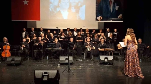 Bursa&rsquo;da Zeki M&uuml;ren şarkıları gecesi
