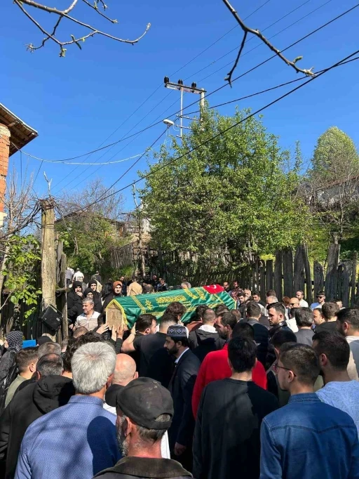 Bursa’daki feci kazada hayatını kaybeden genç sürücü toprağa verildi
