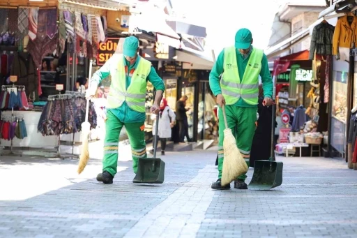 Bursa&rsquo;nın d&uuml;nyaca &uuml;nl&uuml; tarihi alanlarına &ouml;zel temizlik ekibi
