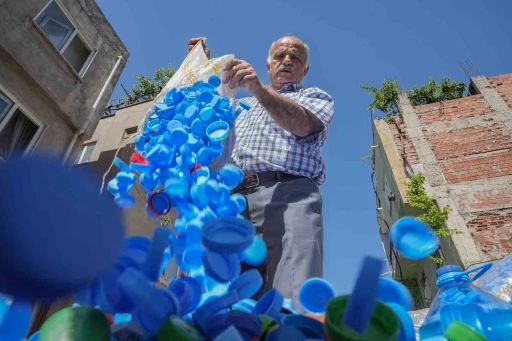 Bursa’nın sessiz kahramanı 3 yılda topladığı 2 milyon kapakla ihtiyaç sahiplerine destek oldu
