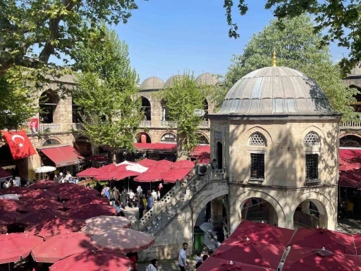 Bursa’nın tarihi çarşıları ve Hanlar Bölgesi’nde hafta sonu yoğunluğu
