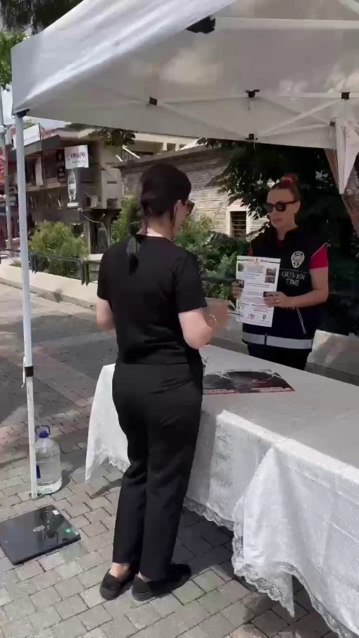 Bursa polisi vatandaşları dolandırıcılık olaylarına karşı bilgilendirdi
