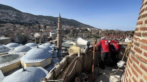 Bursa Ulu Cami&rsquo;ye Ramazan mahyası: &rsquo;Kul hakkından sakın&rsquo;
