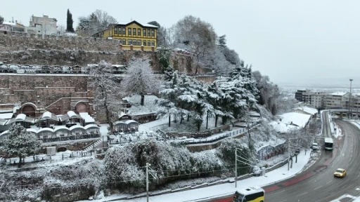 Bursa yeni yıla karla uyandı...Beyaz g&uuml;zellik havadan b&ouml;yle g&ouml;r&uuml;nt&uuml;lendi
