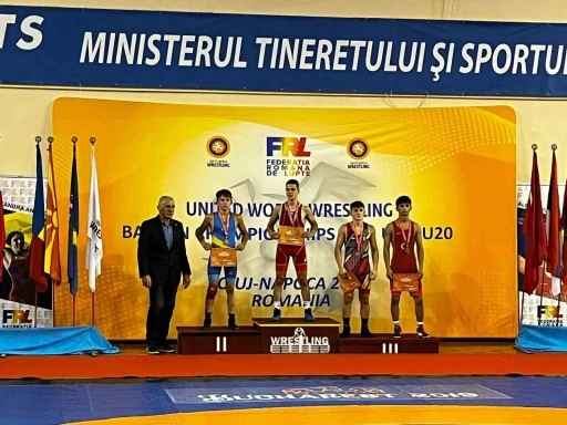 Bursalı güreşçilerden 2 madalya
