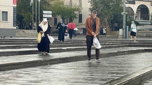Bursalılar yağmura hazırlıksız yakalandı
