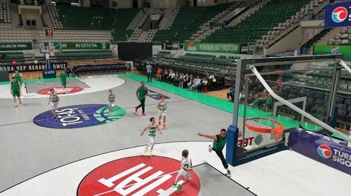 Bursaspor Basketbol Takımı&rsquo;nı 1.20&rsquo;lik minikler terletti
