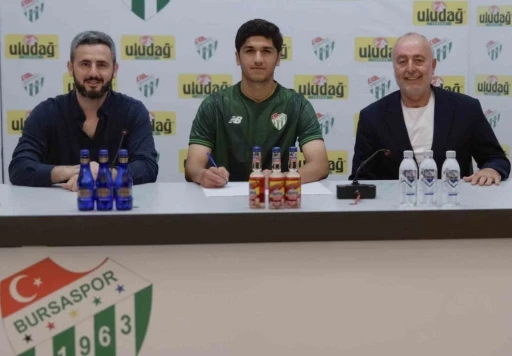 Bursaspor’da Ensar Duman profesyonel oldu
