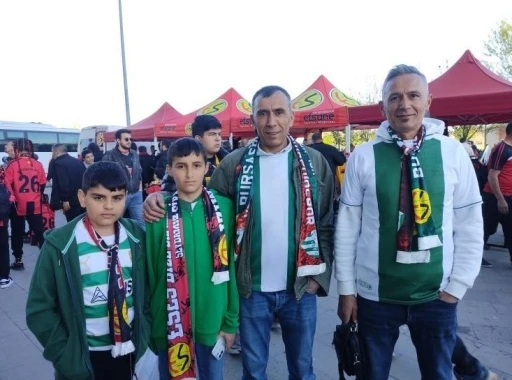 Bursasporlu taraftardan Eskişehirspor&rsquo;a destek
