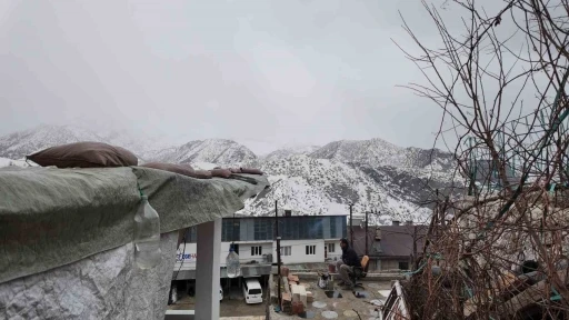B&uuml;t&uuml;n birikimi ile ev yaptı, toprak kayması ile &rsquo;hayatı&rsquo; askıda kaldı

