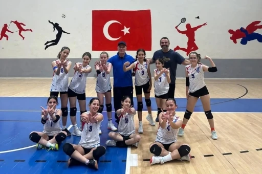 B&uuml;t&uuml;n rakiplerini eleyip T&uuml;rkiye finallerine y&uuml;kseldiler
