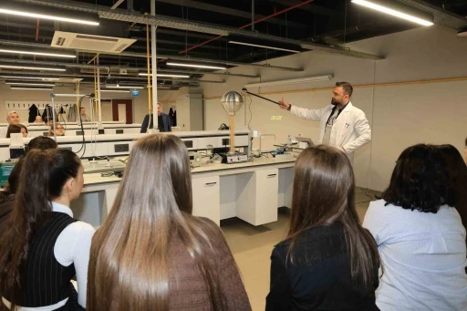 BU&Uuml;&rsquo;de &rsquo;Senin de &Uuml;niversiten&rsquo; projesi devam ediyor
