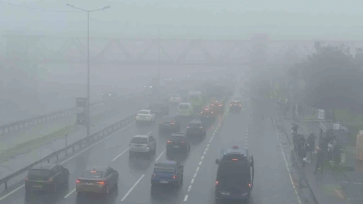 B&uuml;y&uuml;k&ccedil;ekmece&rsquo;de aniden bastıran sis nedeniyle g&ouml;r&uuml;ş mesafesi d&uuml;şt&uuml;
