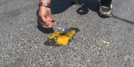 Büyükçekmece’de asfaltta yumurta pişti
