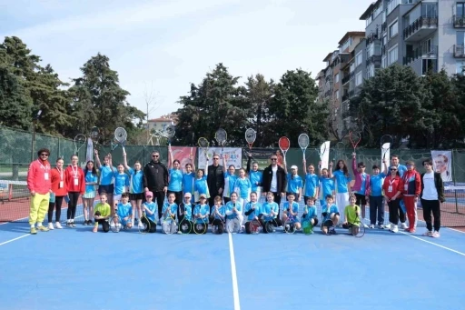 B&uuml;y&uuml;k&ccedil;ekmece&rsquo;de Bahar Şenliği&rsquo;nde tenis heyecanı zirve yaptı
