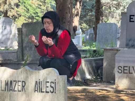 Büyükçekmece’de bayram öncesinde vatandaşlardan mezarlık ziyareti
