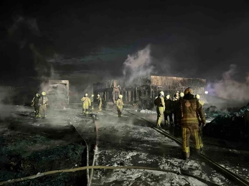 B&uuml;y&uuml;k&ccedil;ekmece&rsquo;de depoda &ccedil;ıkan yangın s&ouml;nd&uuml;r&uuml;ld&uuml;
