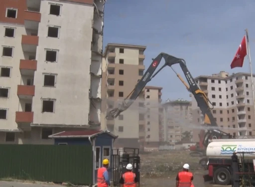 B&uuml;y&uuml;k&ccedil;ekmece&rsquo;de depremde yıkılma riski bulunan 36 yıllık sitede kentsel d&ouml;n&uuml;ş&uuml;m
